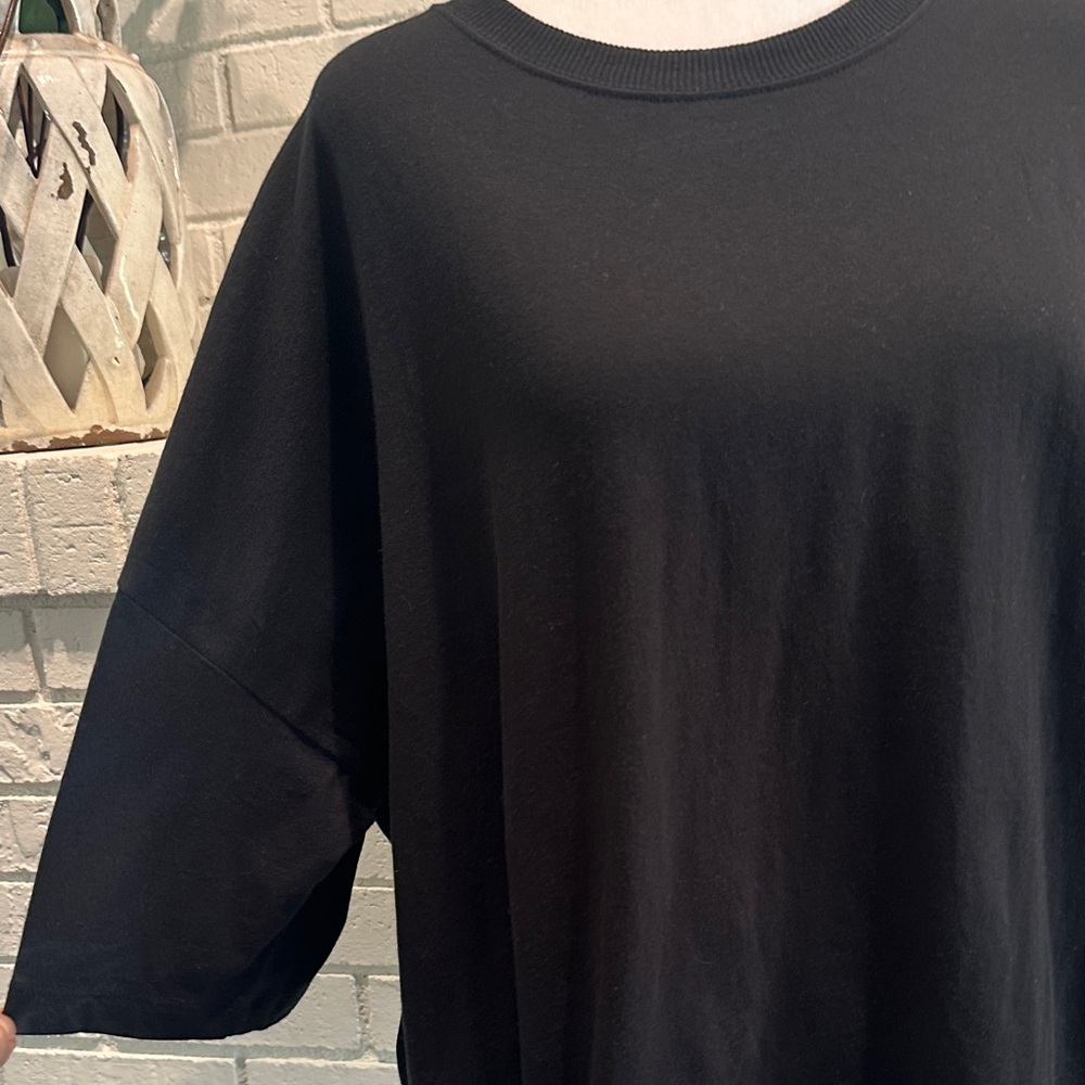 SO Oversized Black Short-Sleeve Tee - Picture 3 of 6